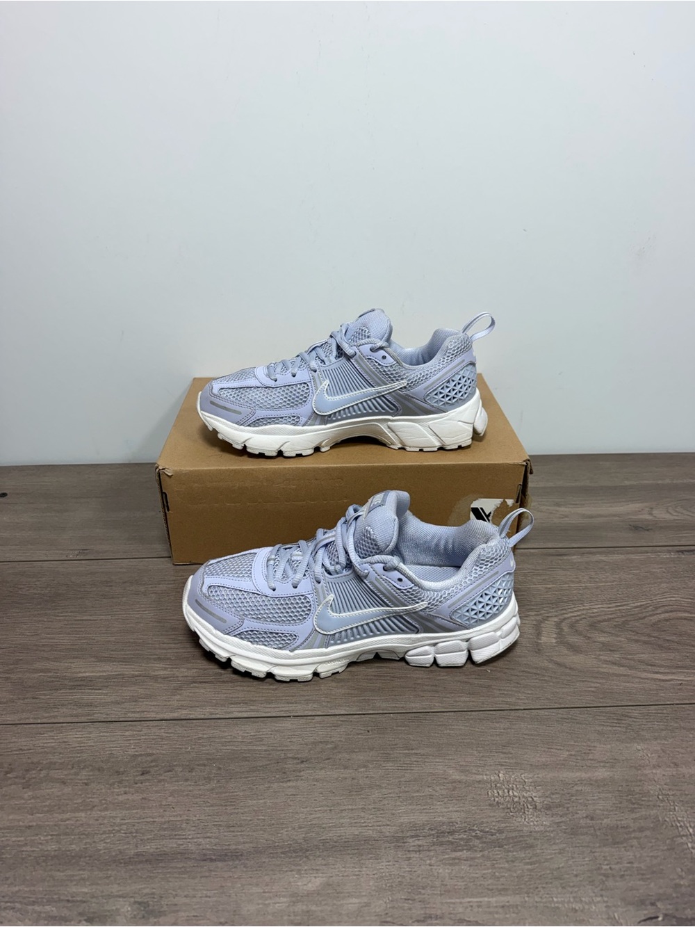 Used Big Kids' Nike Vomero 5 Casual Shoes size 7Y